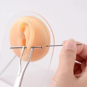 1 unidad Pinza profesional de acero quirúrgico para piercing de ombligo, oreja, nariz, septum y labio, con bloqueo automático y herramienta de cambio de aguja - Product Image 5