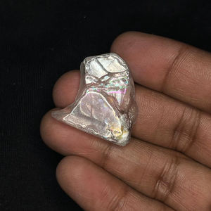 พลอยโทแพซธรรมชาติขัดเงาแบบหยาบ พร้อมประกายรุ้ง 64.5 กะรัต สำหรับทำเครื่องประดับ DIY - Product Image 1