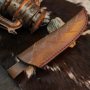 Couteau de chasse artisanal en acier Damas avec manche en os et en bois, étui en cuir |   Couteau à lame fixe personnalisé en gros - Product Image 6