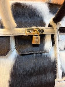 Sac fourre-tout en cuir de vachette noir et blanc pour femmes, sac à main occidental fait main - Product Image 4