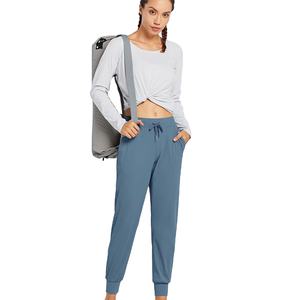 กางเกงวอร์มผู้หญิง ผ้าโพลีเอสเตอร์/คอตตอนผสม เอวสูง ทรงจ็อกเกอร์ ลำลอง สำหรับออกกำลังกาย ชุดกีฬา รับผลิตแบบ OEM สกรีนโลโก้ โรงงานขายส่ง - Product Image 1