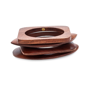 Bracelet en bois fait main avec surface brillante, ajustement réglable, design rustique naturel, bijoux écologiques - Product Image 4