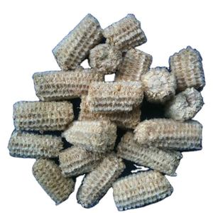 CORN COB CHUNKS/MATERIAL NATURAL PARA GOLOTES DE MASCOTAS/HECHO EN VIETNAM - Product Image 1