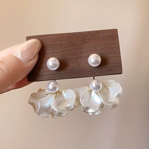 Pendientes de Borla de Dos Piezas Estilo Francés con Diseño Único, Joyería de Perlas de Alta Gama para Mujer, Nuevo Estilo Popular - Product Image 1