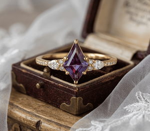 Anillo de lujo con diamantes pavé en oro de 18k, corte rombo, con piedras preciosas naturales de alta calidad: cuarzo rosa y amatista, para dama elegante. - Product Image 1