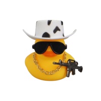 Promotion cadeau jouer maison jouets petit canard en caoutchouc voiture ornements Super Cool Cowboy canard en caoutchouc avec chapeau, lunettes de soleil, pistolets