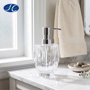 Ensemble de salle de bain moderne en acrylique transparent, distributeur de savon à facettes effet glacier - Product Image 2