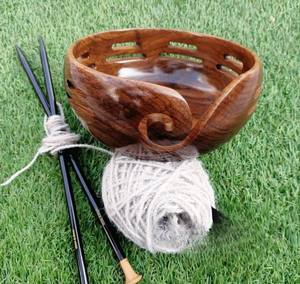 Bol à fil en bois de noyer de qualité supérieure, portable, antidérapant, pour le tricot, cadeau pour mère et tricoteuse, bol à fil décoratif sculpté à la main - Product Image 1