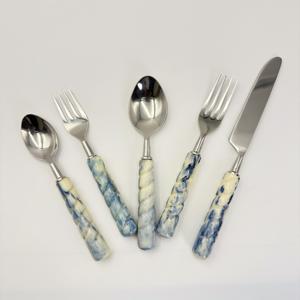 Couverts de haute qualité en acier inoxydable poli miroir avec manche en résine, couteau, fourchette et cuillère miroir pour mariage - Product Image 4