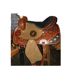 Silla de montar western de cuero hecha a mano con detalles plateados y grabado floral, equipo ecuestre premium - Product Image 3