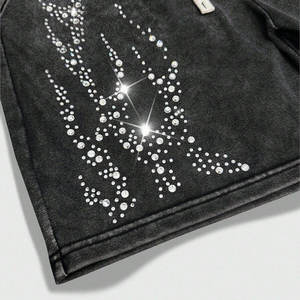 Ensemble deux pièces personnalisé style streetwear avec strass, t-shirt ample à manches courtes et short délavé effet vieilli vintage - Product Image 3