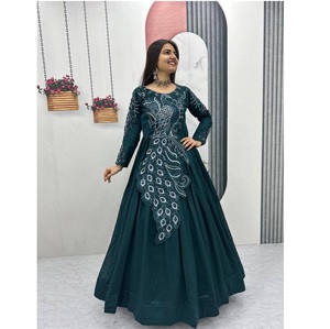 Robe Anarkali tendance de qualité export indienne avec broderies, entièrement cousue, robe de mariée pour femmes, en vente pour l'exportation - Product Image 1