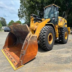 Chargeuse-pelleteuse Caterpillar 420F d'occasion avec godet de chargement avant et pelle arrière pour projets de construction commerciale - Product Image 2