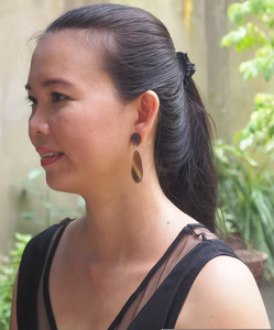 Pendientes artesanales ecológicos de cuerno de búfalo modernos con diseño personalizado para bodas y fiestas. - Product Image 6