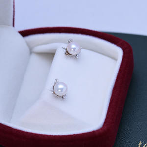 Boucles d'oreilles clous en argent S925 Zhuji avec perles d'eau douce de 6-7 mm, design simple, faibles défauts, forte brillance, vente en gros en direct - Product Image 2