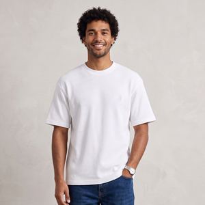 T-shirt gaufré à manches courtes pour homme, coupe classique, col rond, couleur unie, design épuré - Product Image 1