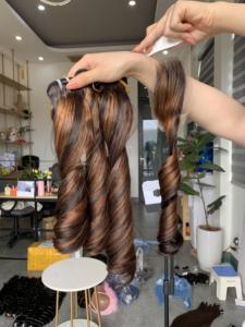 Vente en gros 30 pouces longueur étirée extensions de cheveux humains vierges vietnamiens meilleure liste de prix rebondissant Style bouclé indien Remy cheveux - Product Image 3