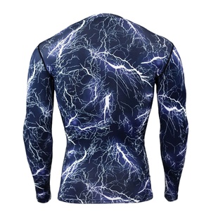 Protector de erupción de cuello redondo con estampado de camuflaje mixto para hombre, protección UV y de secado rápido con Diseño de manga completa a la venta - Product Image 3