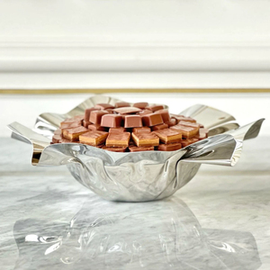 Cuenco de metal de diseño antiguo para chocolate y dulces, con diseño martillado, color dorado, para frutas y chocolate cremoso, ideal para regalos en fiestas. - Product Image 1