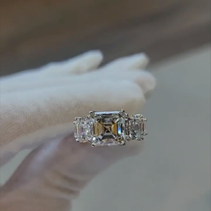 Bague Iced Jewelz 1 carat taille Asscher en or jaune 14K plaqué or pour elle, certifiée IGI - Meilleure vente - Product Image 1