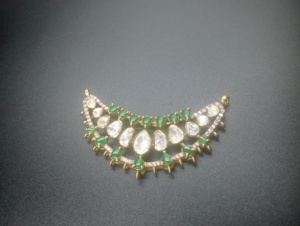 Collar con Colgante Chapado en Oro de Alta Calidad con Piedra Polki Blanca Doble Verde en Joyería de Plata para Boda o Compromiso Indio - Product Image 1