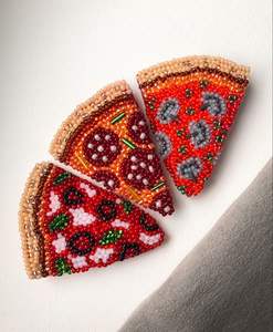 Broche de cuentas hecho a mano, colorido, accesorio de moda de diseñador, venta al por mayor a precio económico. - Product Image 1