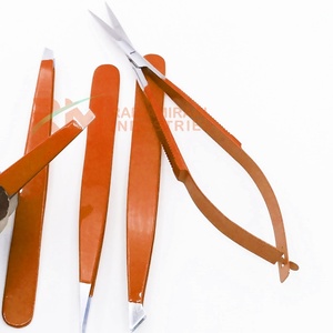 Juego de pinzas y tijeras para cejas RMI con punta plateada mate y recubrimiento en polvo naranja oscuro. - Product Image 6