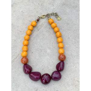 Collier en résine et bois fait main avec cristaux – Accessoire de mode élégant pour le quotidien - Product Image 1