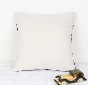 ปลอกหมอนอิงลายทัฟท์สไตล์โบโฮ สีดำและสีงาช้าง ปลอกหมอนตกแต่งโซฟา - Product Image 5