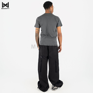 เสื้อยืดโอเวอร์ไซส์ฮีฟวีเมทัลขายดีสำหรับผู้ชาย สไตล์สตรีทแวร์ทรงหลวม ผ้าคอตตอนหวีพิเศษ ย้อมสีเสื้อผ้า  รับสกรีนโลโก้ แบรนด์ MAANIFY - Product Image 3