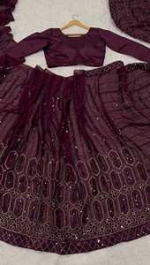 ผ้าไหมแคสตูรีปักเลื่อมลายไวน์ ดีไซน์เนอร์ส่าหรีสำหรับผู้หญิง งานแต่งงาน งานเลี้ยง งานรับรอง งานค็อกเทล งานพิธีต่างๆ  งานปักหนัก ประณีต สง่างาม ขายส่ง - Product Image 6