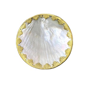 Assiette à caviar en nacre faite à la main de luxe pour la présentation de caviar haut de gamme et la décoration de table en provenance du Vietnam - Product Image 1