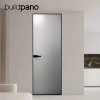 Porte battante en verre moderne de luxe, étanche, avec cadre doré et panneau en verre transparent, design fini pour l'entrée de la villa