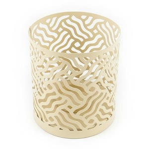Porte-bougie cylindrique en laiton avec découpes circulaires pour la décoration de la maison, les mariages, les fêtes de Noël et l'éclairage de table - Product Image 5