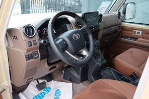Toyota Land Cruiser GDJ79 Doble Cabina 2.8L Diésel 4x4, Camioneta Todoterreno de Alto Rendimiento con Equipamiento Completo - Product Image 6