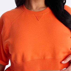 Vente Chaude Sweat-shirt à manches longues tricoté uni ample à col rond pour femme, style streetwear, coupe courte, vente en gros - Product Image 4