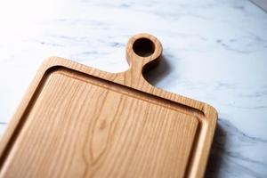 Elegante Tabla de Cortar Rectangular con Asa de Fácil Agarre, Superficie Apta para Cuchillos, Ideal para Cortar, Servir y Uso en la Cocina - Product Image 4