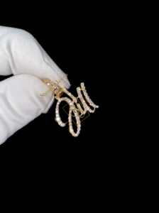จี้สร้อยคอทองคำแท้ 14K สไตล์ฮิปฮอปสุดเทรนดี้ ประดับเพชรแล็บโกรว์ ตัวอักษรภาษาอังกฤษแบบคัสตอม  พร้อมชื่อและอักษรตัวแรกตามสั่ง - Product Image 4