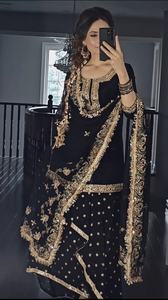 Conjunto de tres piezas de seda malaya bordada con falda dhoti de georgette sintética y dupatta con lentejuelas para fiesta (NW 3023)DC - Product Image 5