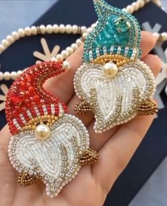 MD HANDICRAFTS MD-9850 Broche Bordado a Mano con Cuentas para Mujer, Accesorio de Moda de Lujo para Boda - Product Image 2