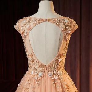 Robe de soirée sur mesure, entièrement perlée à la main, de qualité supérieure, ornée de motifs faits main, pour femmes, fabricant de robes de fête de luxe, vente en gros - Product Image 2