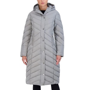 Abrigo Largo Acolchado de Invierno para Mujer con Capucha, de Poliéster, Resistente al Viento, Ecológico, con Gorro Desmontable, 2026 - Product Image 2