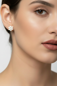 Pendientes delicados de oro de 14 quilates con diamantes en forma de flor para mujer | Pendientes de botón con forma de flor sencilla | Joyería Minimalista |   Ropa de Uso Diario - Product Image 5