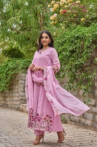 Conjunto de Top y Pantalón de Seda Chanderi Bordado a Mano para Mujer, con Micro Dupatta Interior Completo de Chanderi, Traje Étnico Tradicional para Fiestas - Product Image 3