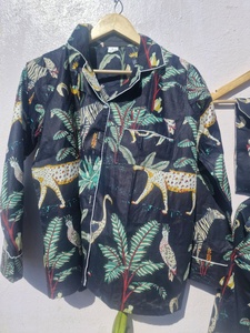 Conjunto de pijama de algodón con estampado de leopardo de la selva de medianoche para mujer, camisa de manga larga y pantalones, conjunto de descanso premium con bolsa - Product Image 4