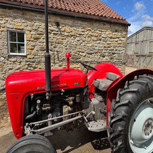 รถแทรกเตอร์ Massey Ferguson 40 แรงม้า ขับเคลื่อน 4 ล้อ ระบบเกียร์ พร้อมเครื่องยนต์และปั๊ม คุณภาพดีที่สุด ราคาโรงงาน ขายส่ง - Product Image 1