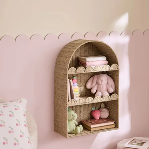 Étagère murale décorative à 3 niveaux en jonc de mer, faite à la main, style coquillage, pour une décoration naturelle et idéale pour la chambre de bébé. - Product Image 1