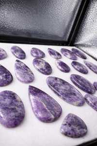 Lapidolite naturelle lisse de couleurs mélangées, cabochon fait main, pierre précieuse en vrac aux vertus curatives étonnantes, formes variées, certifiée par une tierce partie N - Product Image 6