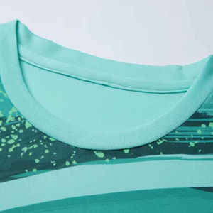 Conjunto de Camiseta de Fútbol con Cuello en V para Hombre, Impresión Digital, Degradado Verde, Sin Mangas, Pantalones Cortos con Cintura Elástica que Absorben la Humedad, 100% Poliéster - Product Image 4