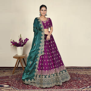 ชุดเฟนดี เลเฮนกา โจลี พร้อมงานปักลายชาติพันธุ์ที่ประณีตและขอบกว้าง |   ผู้ซื้อสินค้าขายส่งชุดงานรื่นเริงและชุดแต่งงานสำหรับผู้หญิง - Product Image 1